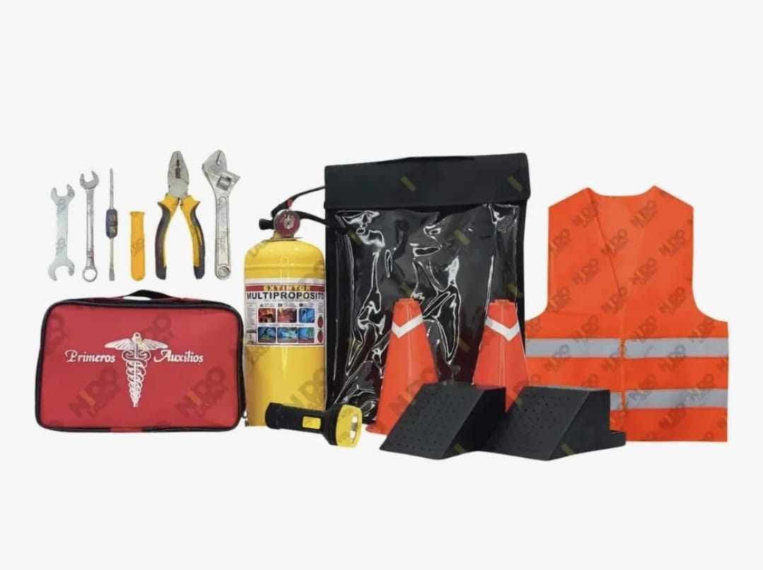 Kit de carretera completo con extintor, botiquín y herramientas
